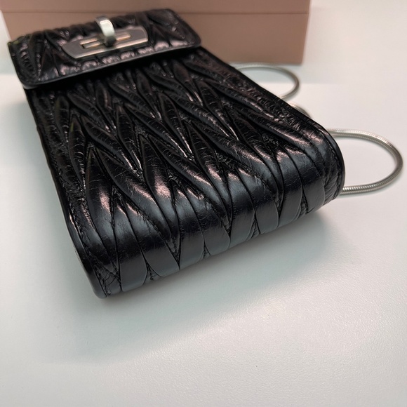 MIU MIU black Matelasse Pattina leather crossbody shoulder phone bag w/box - Picture 5 of 12